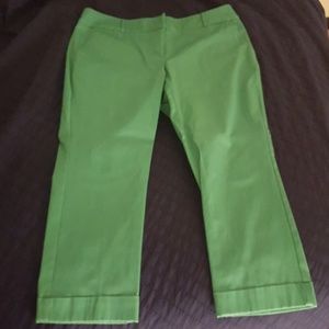 NY&C Kelly green Capri pants